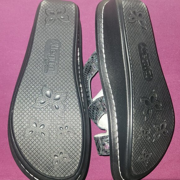 Algeria Slide Sandals - Picture 7 of 9